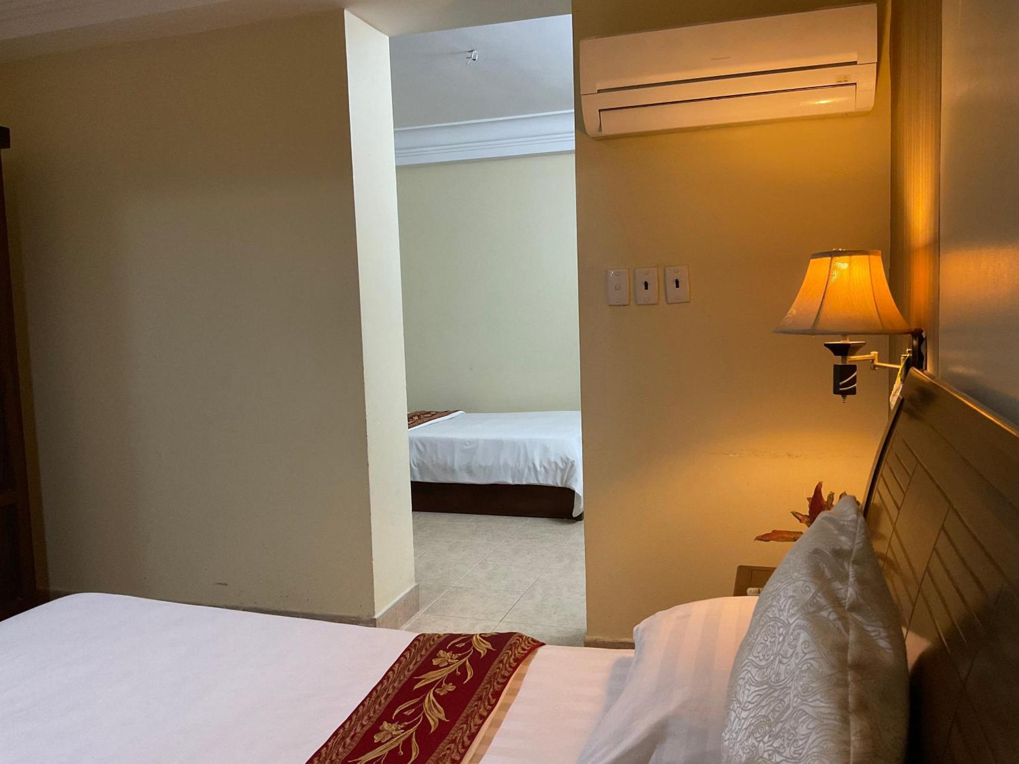 Hotel Khach San Minh Chau - Hoa Hung Thành Pho Ho Chí Minh Esterno foto
