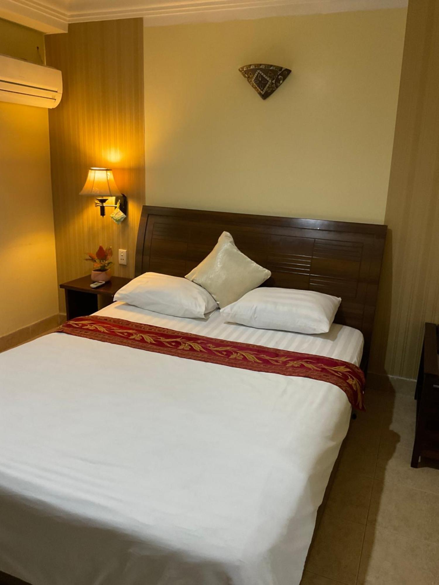Hotel Khach San Minh Chau - Hoa Hung Thành Pho Ho Chí Minh Esterno foto