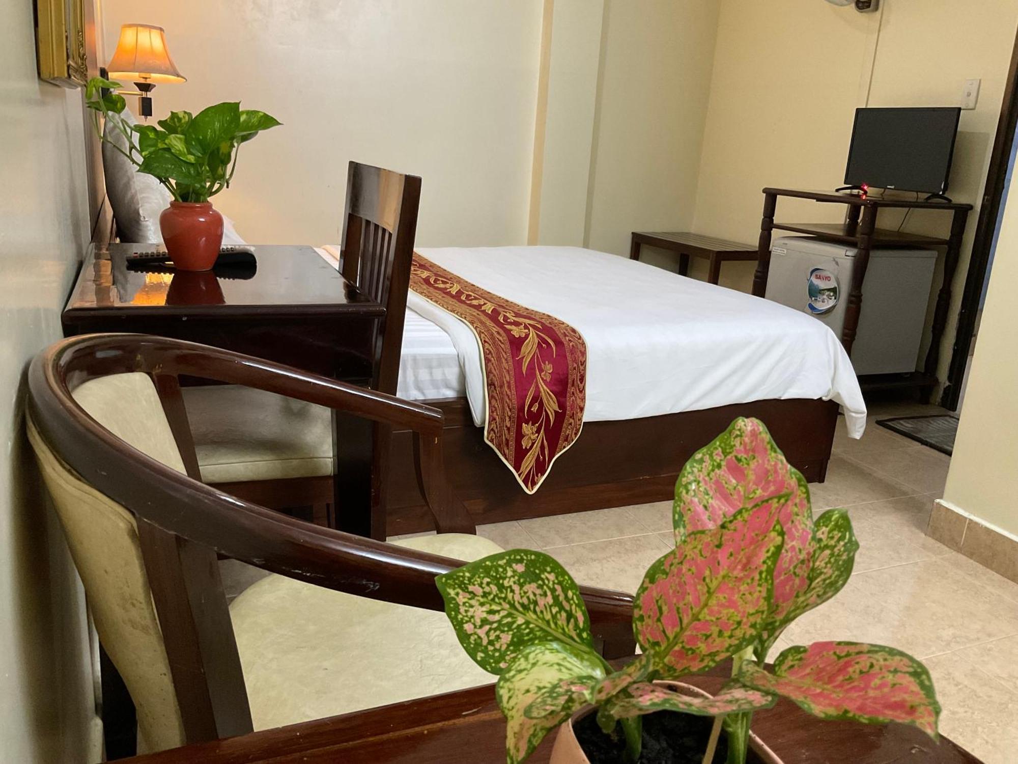 Hotel Khach San Minh Chau - Hoa Hung Thành Pho Ho Chí Minh Esterno foto