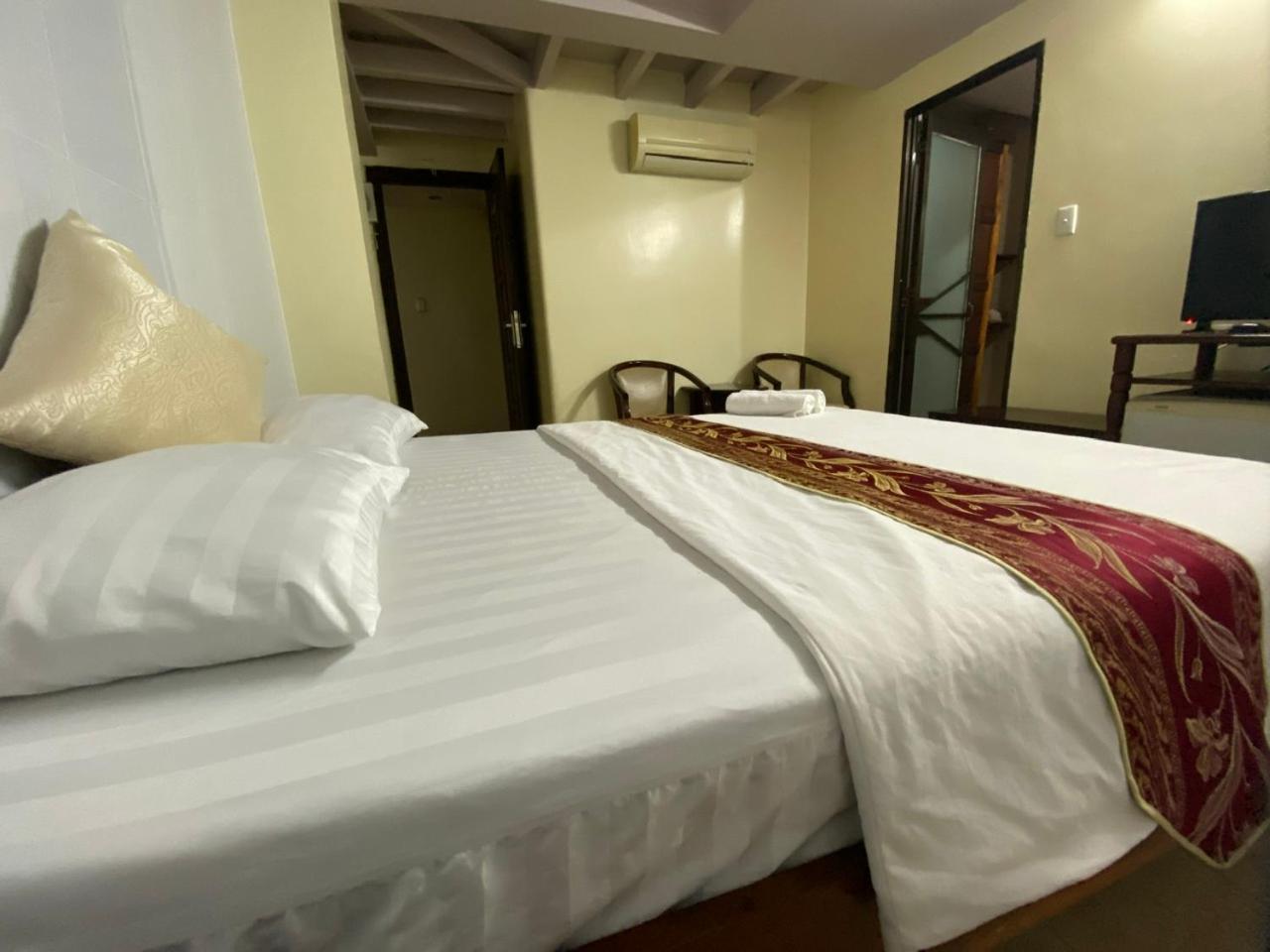 Hotel Khach San Minh Chau - Hoa Hung Thành Pho Ho Chí Minh Esterno foto
